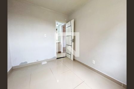 Quarto 1 de apartamento para alugar com 2 quartos, 45m² em Jardim Cristal, São Paulo