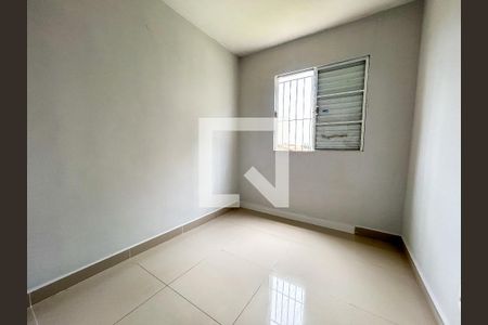 Quarto 2 de apartamento para alugar com 2 quartos, 45m² em Jardim Cristal, São Paulo