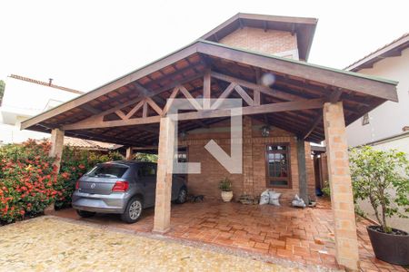 Casa à venda com 360m², 4 quartos e 4 vagas Casa à venda com 360m², 4 quartos e 4 vagasGaragem