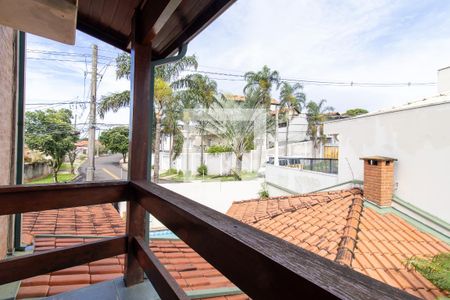 Casa à venda com 360m², 4 quartos e 4 vagas Casa à venda com 360m², 4 quartos e 4 vagasVaranda da Suíte