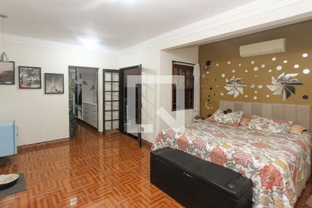 Suite de casa à venda com 4 quartos, 205m² em Jardim Santa Adelia, São Paulo