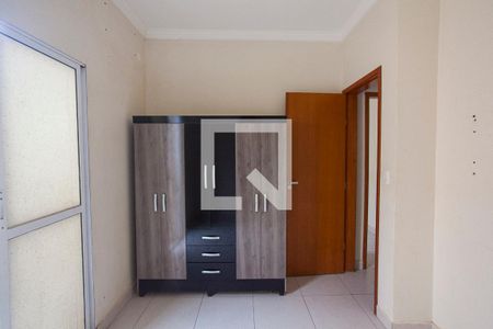 Quarto 1 de apartamento para alugar com 2 quartos, 70m² em Jardim Holanda, Uberlândia