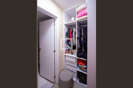 Apartamento à venda com 150m², 4 quartos e 2 vagas Apartamento à venda com 150m², 4 quartos e 2 vagasCloset da Suíte 3