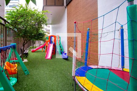 Apartamento à venda com 150m², 4 quartos e 2 vagas Apartamento à venda com 150m², 4 quartos e 2 vagasÁrea comum - Playground