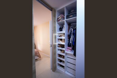 Apartamento à venda com 150m², 4 quartos e 2 vagas Apartamento à venda com 150m², 4 quartos e 2 vagasCloset da Suíte 3