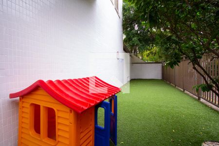 Apartamento à venda com 150m², 4 quartos e 2 vagas Apartamento à venda com 150m², 4 quartos e 2 vagasÁrea comum - Playground