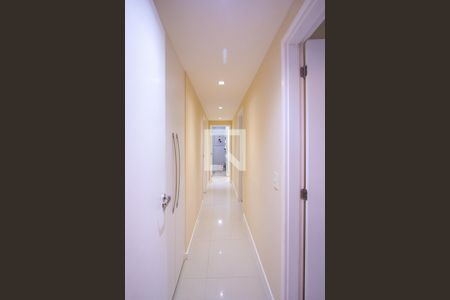 Apartamento à venda com 150m², 4 quartos e 2 vagas Apartamento à venda com 150m², 4 quartos e 2 vagasCorredor