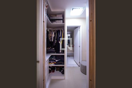 Apartamento à venda com 150m², 4 quartos e 2 vagas Apartamento à venda com 150m², 4 quartos e 2 vagasCloset da Suíte 3