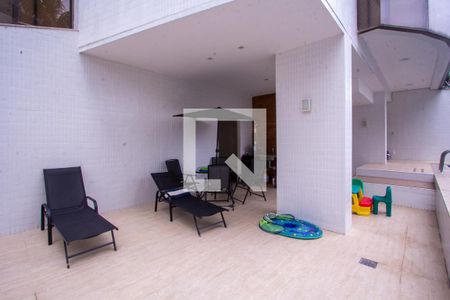 Apartamento à venda com 150m², 4 quartos e 2 vagas Apartamento à venda com 150m², 4 quartos e 2 vagasÁrea comum - Piscina