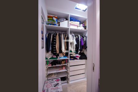 Apartamento à venda com 150m², 4 quartos e 2 vagas Apartamento à venda com 150m², 4 quartos e 2 vagasCloset da Suíte 4