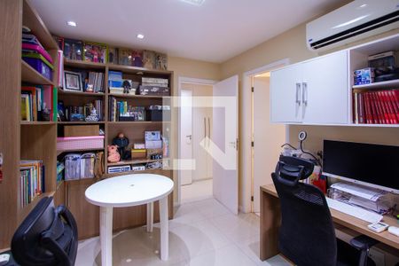 Suíte 1 de apartamento à venda com 4 quartos, 150m² em Charitas, Niterói