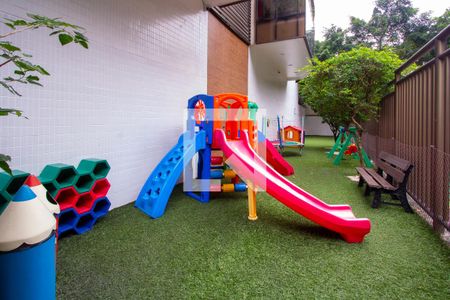 Apartamento à venda com 150m², 4 quartos e 2 vagas Apartamento à venda com 150m², 4 quartos e 2 vagasÁrea comum - Playground