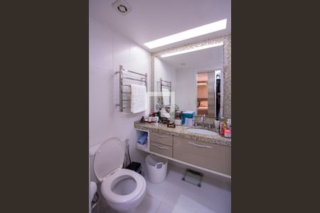 Apartamento à venda com 150m², 4 quartos e 2 vagas Apartamento à venda com 150m², 4 quartos e 2 vagasBanheiro da Suíte 3