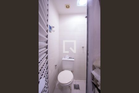 Apartamento à venda com 150m², 4 quartos e 2 vagas Apartamento à venda com 150m², 4 quartos e 2 vagasBanheiro de serviço