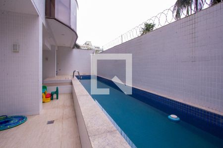 Apartamento à venda com 150m², 4 quartos e 2 vagas Apartamento à venda com 150m², 4 quartos e 2 vagasÁrea comum - Piscina