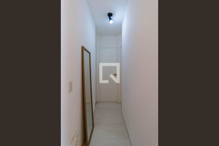 Corredor de apartamento para alugar com 2 quartos, 45m² em Conjunto Promorar Raposo Tavares, São Paulo