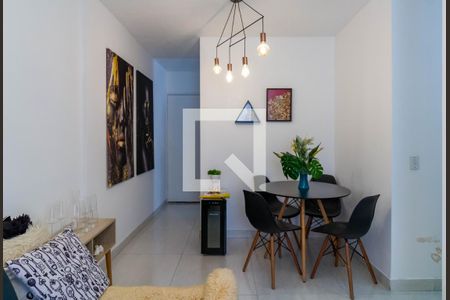 Sala de apartamento para alugar com 2 quartos, 45m² em Conjunto Promorar Raposo Tavares, São Paulo