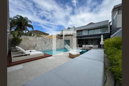 Apartamento à venda com 400m², 4 quartos e 4 vagas Apartamento à venda com 400m², 4 quartos e 4 vagasÁrea externa