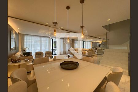 Apartamento à venda com 400m², 4 quartos e 4 vagas Apartamento à venda com 400m², 4 quartos e 4 vagasSala