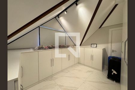 Apartamento à venda com 400m², 4 quartos e 4 vagas Apartamento à venda com 400m², 4 quartos e 4 vagasSótão - Armários