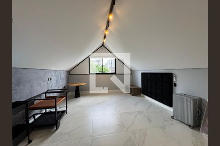 Apartamento à venda com 400m², 4 quartos e 4 vagas Apartamento à venda com 400m², 4 quartos e 4 vagasSótão