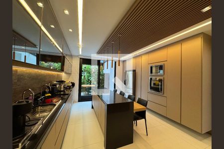 Apartamento à venda com 400m², 4 quartos e 4 vagas Apartamento à venda com 400m², 4 quartos e 4 vagasCozinha