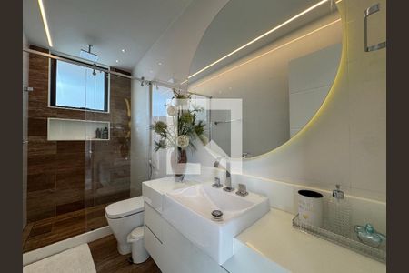 Apartamento à venda com 400m², 4 quartos e 4 vagas Apartamento à venda com 400m², 4 quartos e 4 vagasSuíte 1 - Banheiro