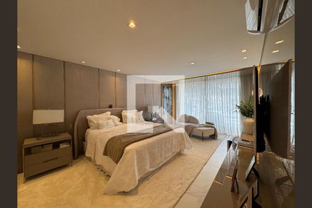 Apartamento à venda com 400m², 4 quartos e 4 vagas Apartamento à venda com 400m², 4 quartos e 4 vagasSuíte 2