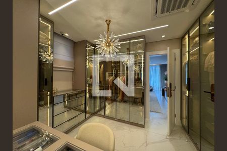 Apartamento à venda com 400m², 4 quartos e 4 vagas Apartamento à venda com 400m², 4 quartos e 4 vagasSuíte 2 - Closet