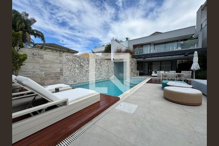 Apartamento à venda com 400m², 4 quartos e 4 vagas Apartamento à venda com 400m², 4 quartos e 4 vagasÁrea externa