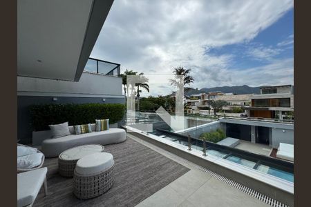 Apartamento à venda com 400m², 4 quartos e 4 vagas Apartamento à venda com 400m², 4 quartos e 4 vagasSuíte 2 - Varanda