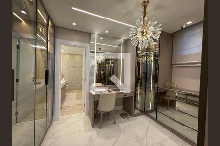 Apartamento à venda com 400m², 4 quartos e 4 vagas Apartamento à venda com 400m², 4 quartos e 4 vagasSuíte 2 - Closet