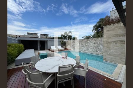 Apartamento à venda com 400m², 4 quartos e 4 vagas Apartamento à venda com 400m², 4 quartos e 4 vagasÁrea externa