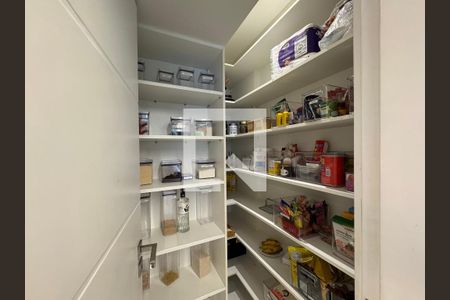 Apartamento à venda com 400m², 4 quartos e 4 vagas Apartamento à venda com 400m², 4 quartos e 4 vagasCozinha - Closet