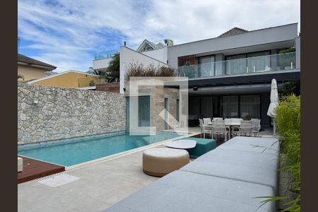 Apartamento à venda com 400m², 4 quartos e 4 vagas Apartamento à venda com 400m², 4 quartos e 4 vagasÁrea externa