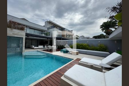 Apartamento à venda com 400m², 4 quartos e 4 vagas Apartamento à venda com 400m², 4 quartos e 4 vagasÁrea externa