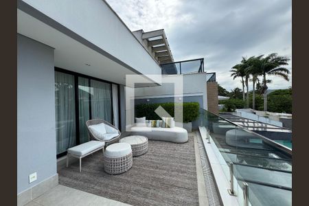 Apartamento à venda com 400m², 4 quartos e 4 vagas Apartamento à venda com 400m², 4 quartos e 4 vagasSuíte 2 - Varanda