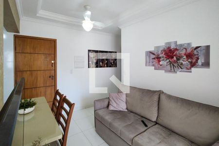 Sala de casa de condomínio para alugar com 1 quarto, 45m² em Vila Tupi, Praia Grande