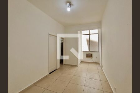 Sala  de apartamento para alugar com 2 quartos, 69m² em Copacabana, Rio de Janeiro