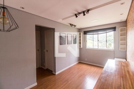 Sala de TV de apartamento à venda com 2 quartos, 51m² em Vila São João, Barueri