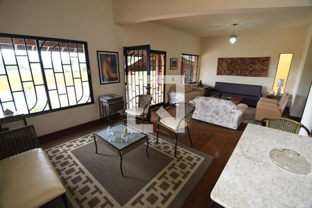 Sala de casa de condomínio para alugar com 6 quartos, 400m² em Residencial Vila Verde, Campinas