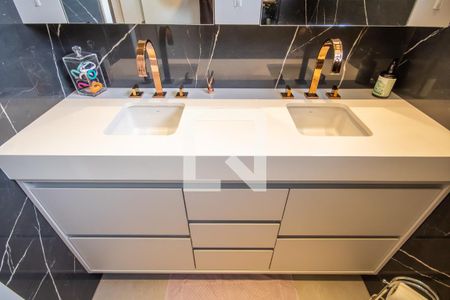 Apartamento à venda com 136m², 3 quartos e 2 vagas Apartamento à venda com 136m², 3 quartos e 2 vagasBanheiro da Suíte 1