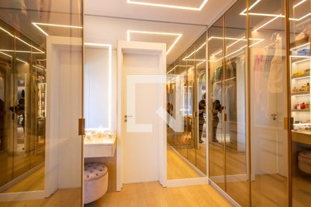 Apartamento à venda com 136m², 3 quartos e 2 vagas Apartamento à venda com 136m², 3 quartos e 2 vagasCloset da Suíte 1