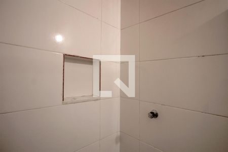 Banheiro de kitnet/studio para alugar com 1 quarto, 15m² em Santo Antônio, Belo Horizonte