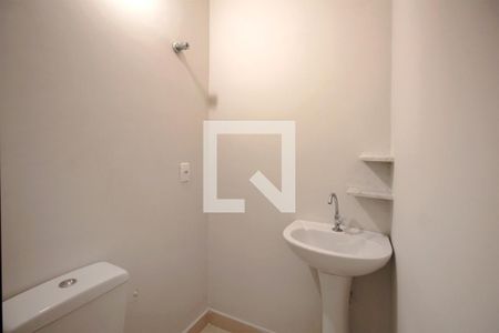 Banheiro de kitnet/studio para alugar com 1 quarto, 15m² em Santo Antônio, Belo Horizonte