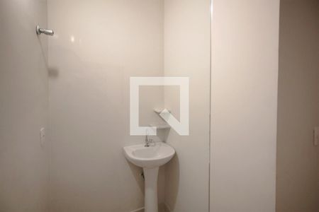 Banheiro de kitnet/studio para alugar com 1 quarto, 15m² em Santo Antônio, Belo Horizonte