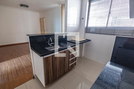 Cozinha de apartamento à venda com 2 quartos, 50m² em Serrano, Belo Horizonte