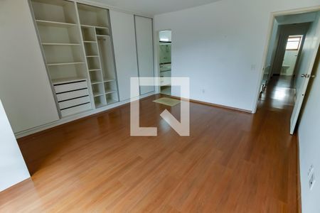 Suíte 1 de casa para alugar com 4 quartos, 200m² em Paraíso do Morumbi, São Paulo