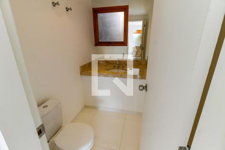 Lavabo de casa para alugar com 4 quartos, 200m² em Paraíso do Morumbi, São Paulo