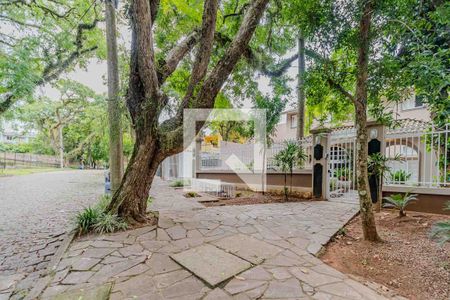 Casa de condomínio à venda com 240m², 4 quartos e 2 vagas Casa de condomínio à venda com 240m², 4 quartos e 2 vagasFachada